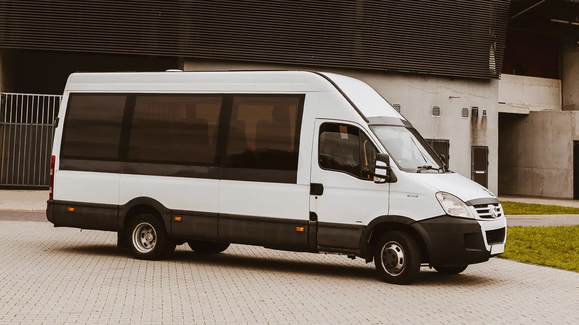 zdjęcie gh bus bus biały (1920x1080px)