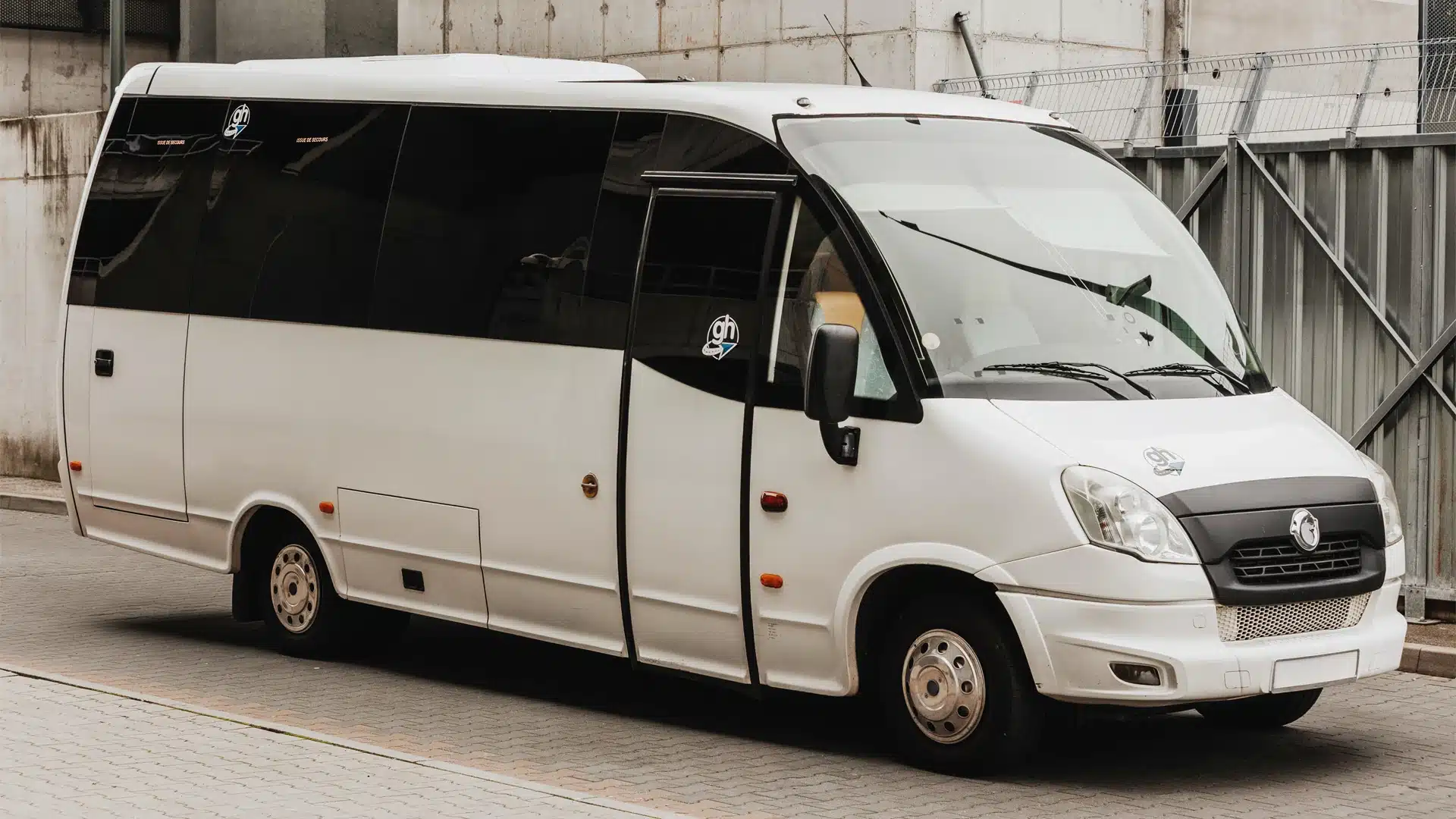 zdjęcie gh bus bus biały b (1920x1080px)